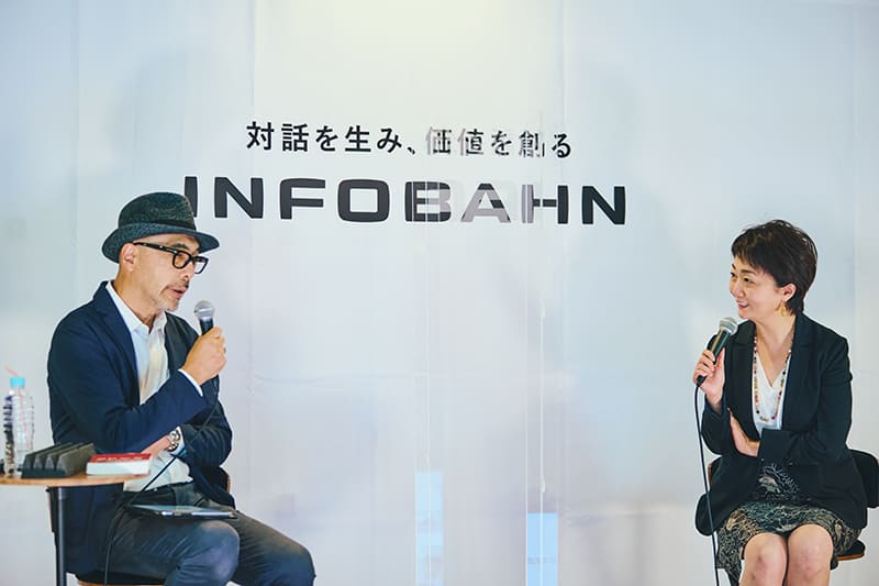 （左）小林弘人、（右）磯貝友紀氏