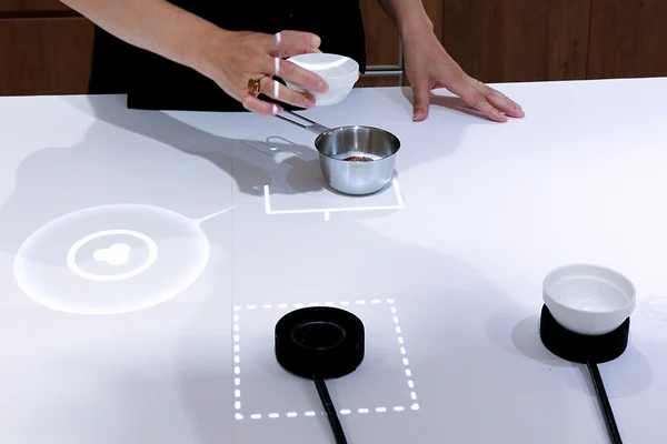 専用キッチンでの調理ナビの様子